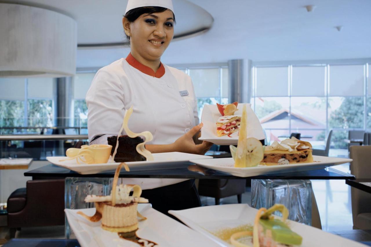 Aston Makassar Hotel & Convention Center Ngoại thất bức ảnh