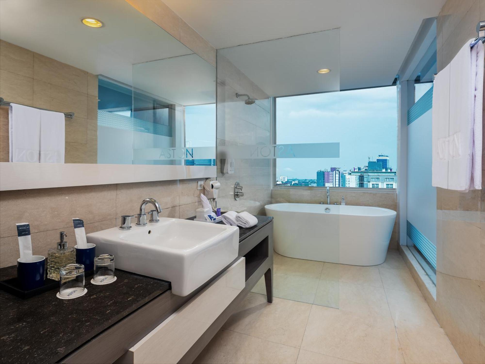 Aston Makassar Hotel & Convention Center Ngoại thất bức ảnh