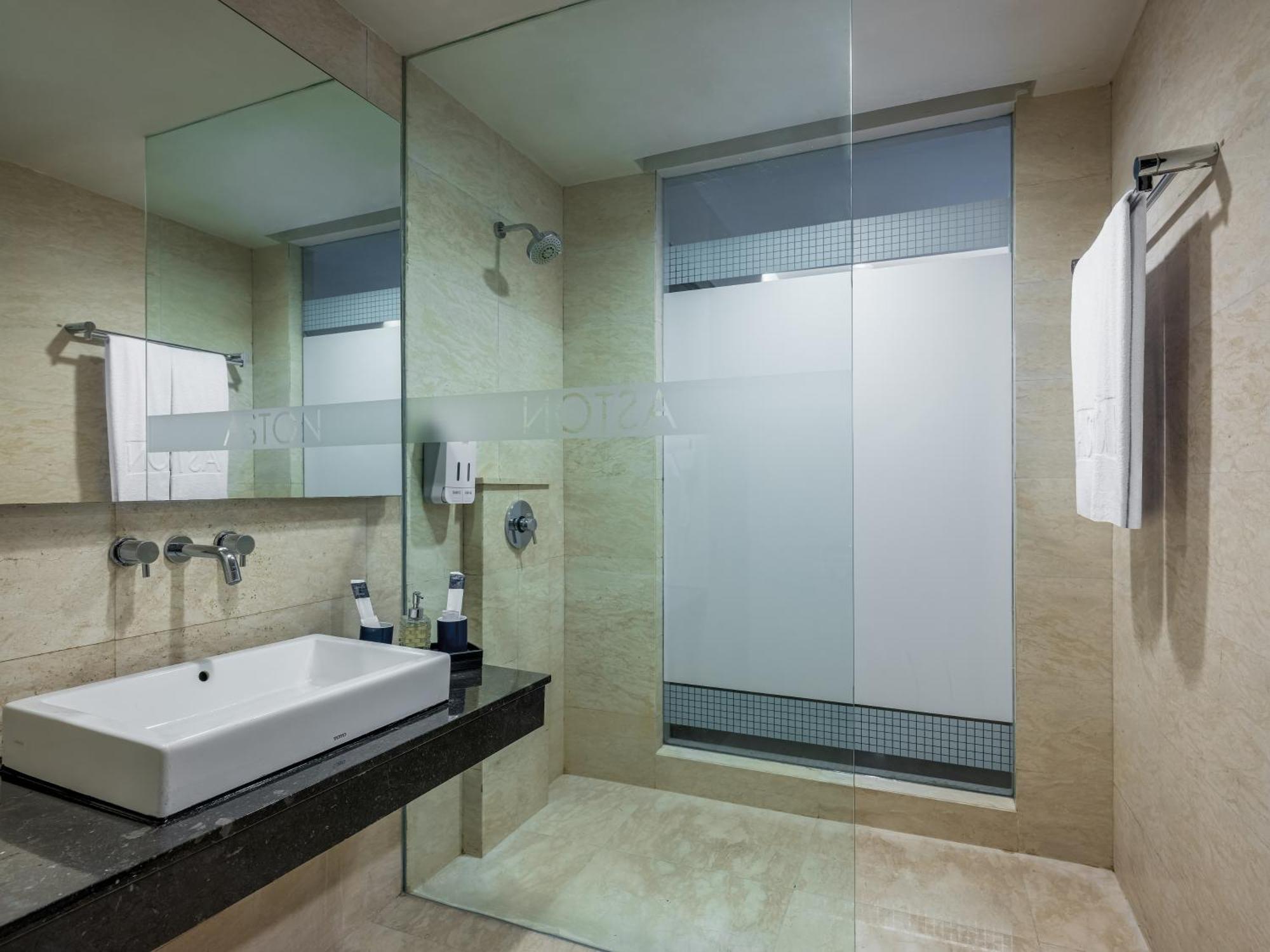 Aston Makassar Hotel & Convention Center Ngoại thất bức ảnh