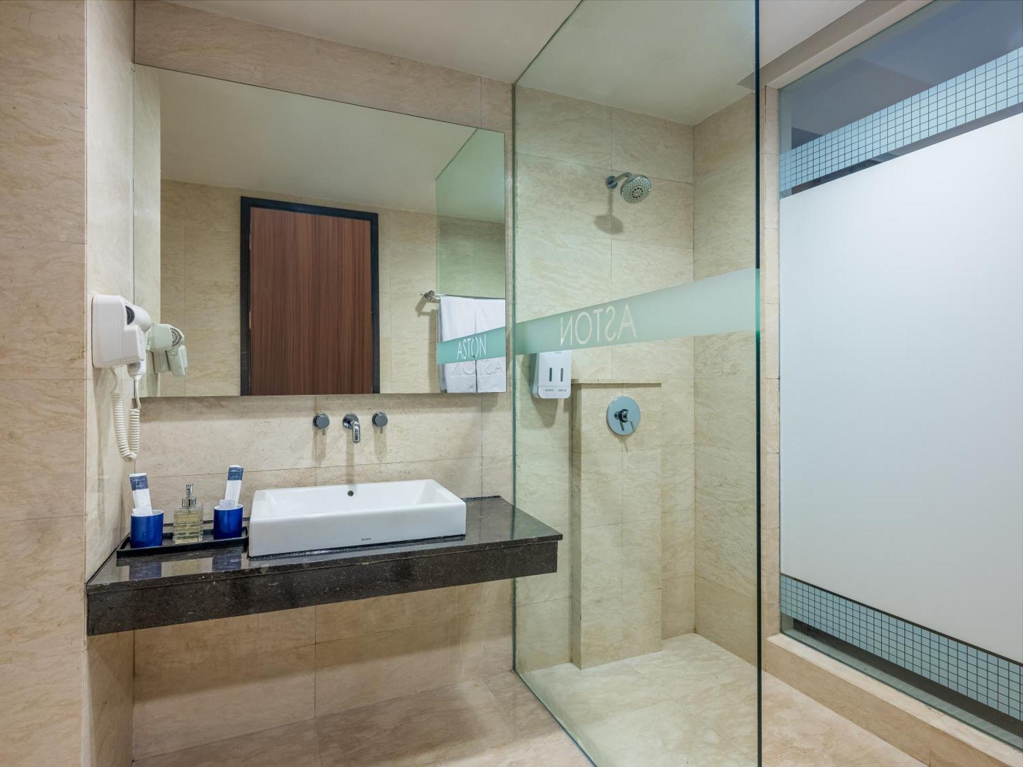 Aston Makassar Hotel & Convention Center Ngoại thất bức ảnh